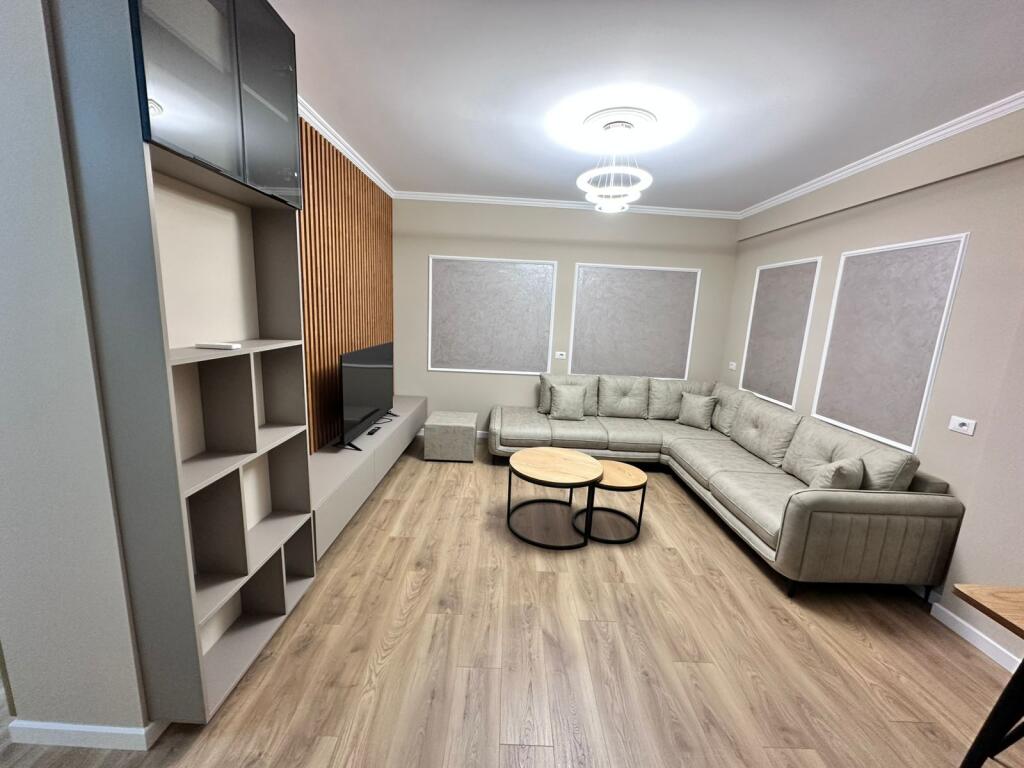 🏠 Shitet Apartament 2+1+2