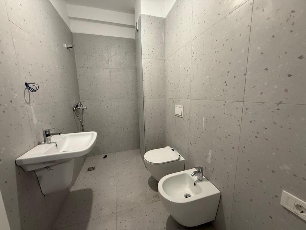 Locale per uffici in affitto presso Golden Tower Residence, Mine Peza.