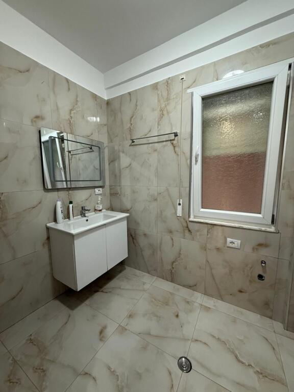Appartamento 2+1 in vendita, nella zona di Shkoze vicino a Elite Palace.