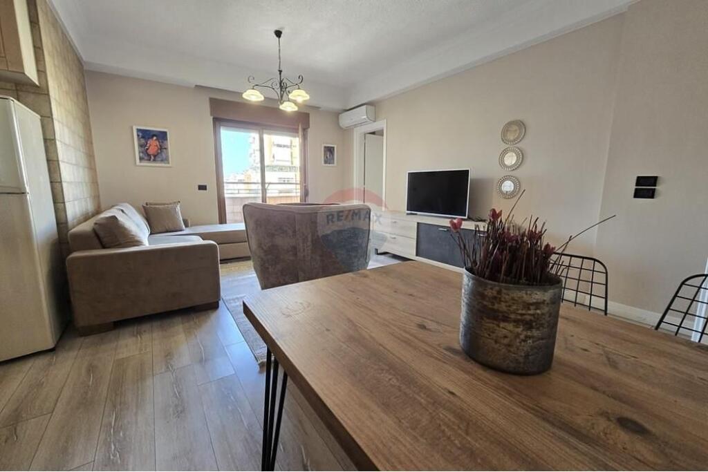 Apartament 1+1+ Gazoniere ne shitje Qender