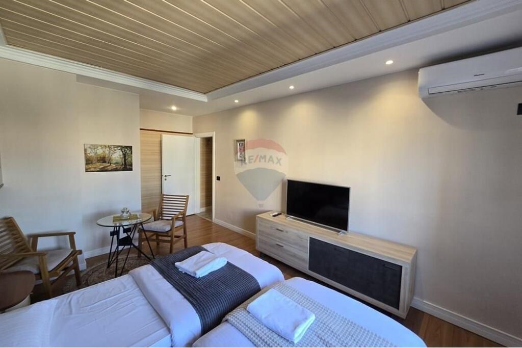 Apartment 1+1 and Gazoniere for sale, Center, 9-storey!