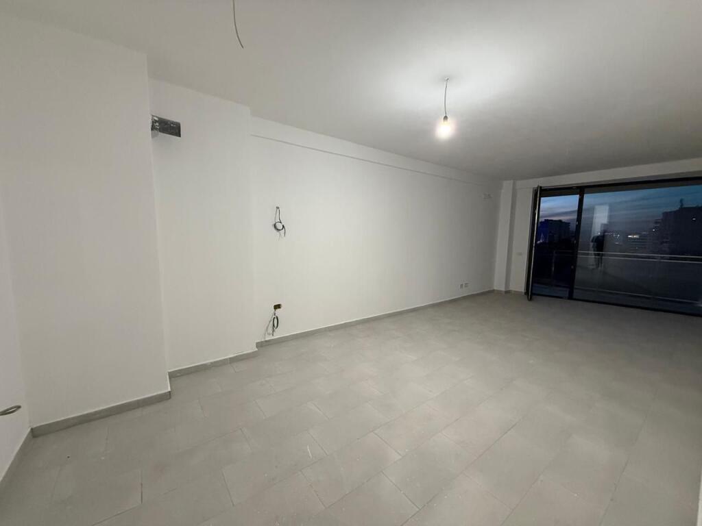 Locale per uffici in affitto presso Golden Tower Residence, Mine Peza.