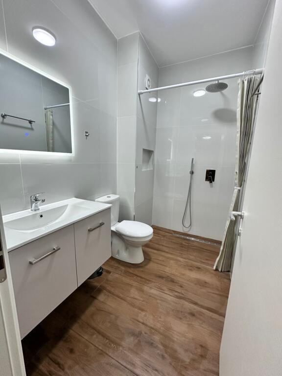🏠 Shitet Apartament 2+1+2