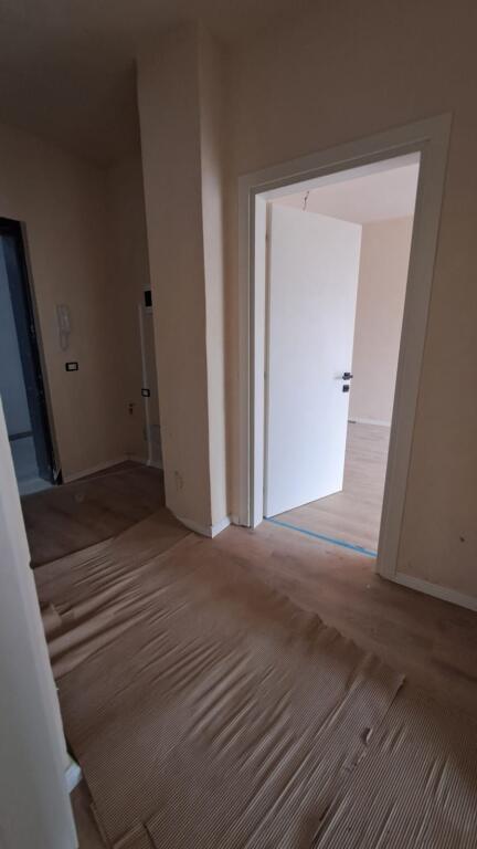 🏢 AMBIENT BIZNESI ME QIRA – FUSHA E AVIACIONIT