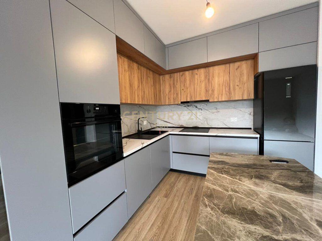 Appartamento 2+1 in Vendita, Vista Mare, Spiaggia di Durazzo! 185.000 € Superficie Totale 102m2