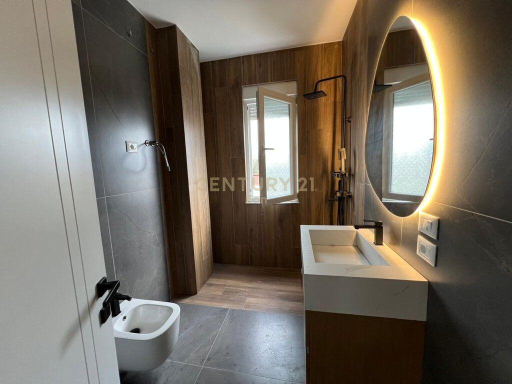 Appartamento 2+1 in Vendita, Vista Mare, Spiaggia di Durazzo! 185.000 € Superficie Totale 102m2