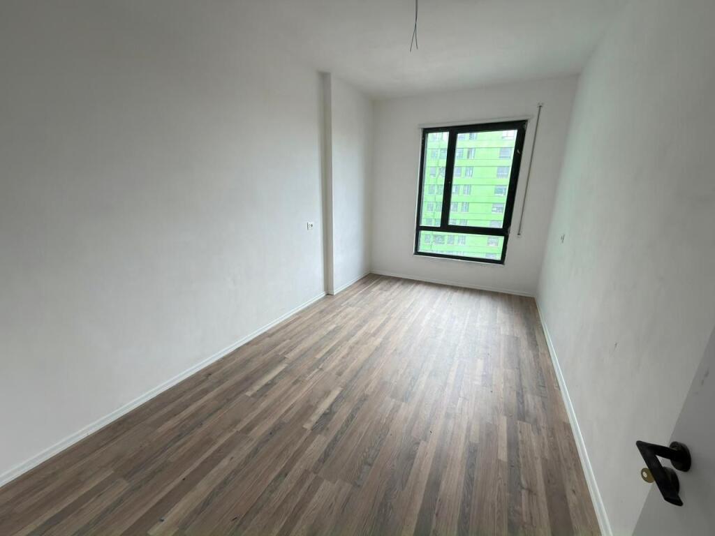 🏡 Apartment for Sale 3+1+2 + 1 Balcony 📍 5 Maji Street, Tirana  📐 Area: 121 m² 🏢 Floor: 5 (with 2 elevators) 🧭 Orientation: West 🌇 🛏️ Typology: 3+1+2 🚿 Bathrooms: 2 🌿 Balcony: 1 🏗️ Status: In final construction phase (ready for delivery)  💶 Price: 1,450 € / m² 💰 Total: 175,500 €