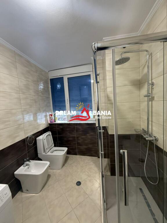 Jepet me qera apartament 2+1 tek rruga e Barrikadave (ID 42215454)