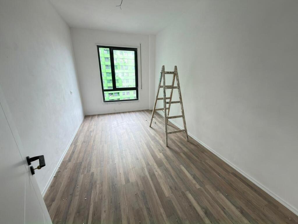 🏡 Apartment for Sale 3+1+2 + 1 Balcony 📍 5 Maji Street, Tirana  📐 Area: 121 m² 🏢 Floor: 5 (with 2 elevators) 🧭 Orientation: West 🌇 🛏️ Typology: 3+1+2 🚿 Bathrooms: 2 🌿 Balcony: 1 🏗️ Status: In final construction phase (ready for delivery)  💶 Price: 1,450 € / m² 💰 Total: 175,500 €