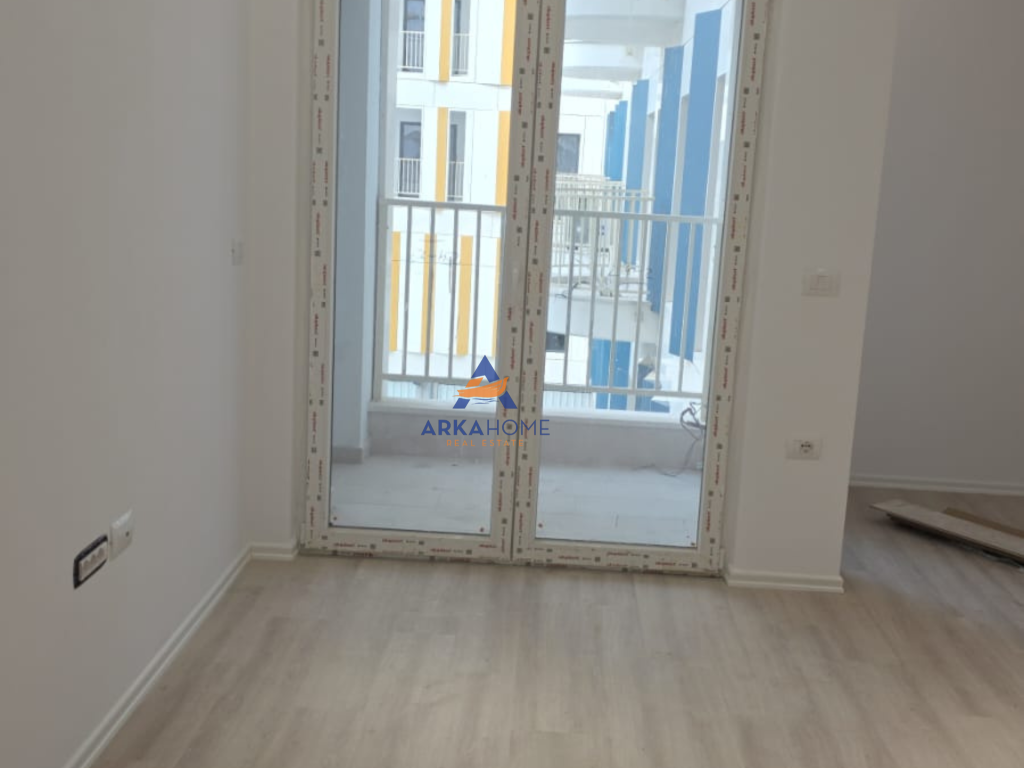 JEPET ME QERA AMBIENT PER ZYRA "TE ZOGU I ZI" 1000 EURO