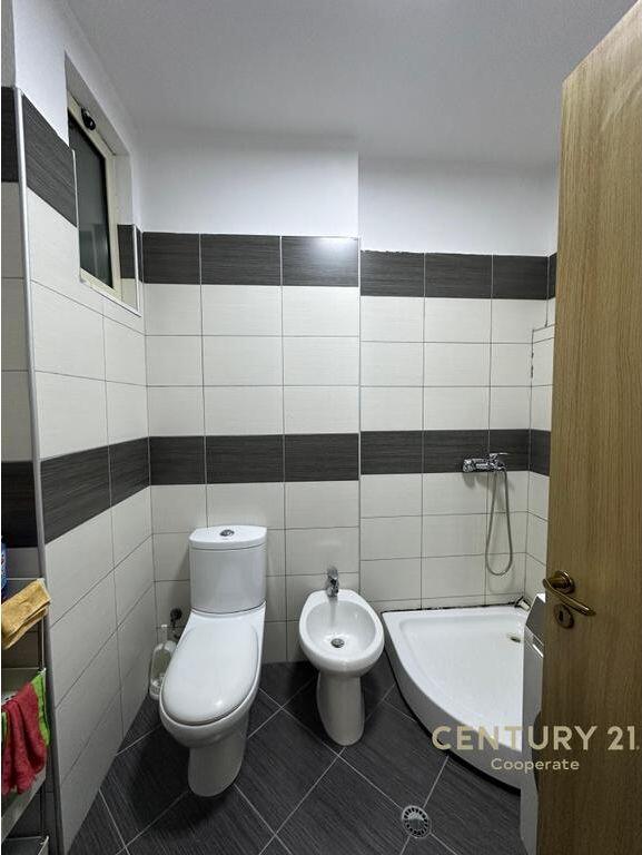 Shitet apartament 2+1 në Kompleksin “Panorama