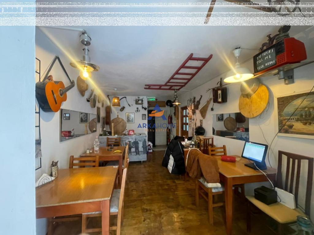 VENDESI COMMERCIALE IN VENDITA 70M2 "VICINO AL KESH VASIL SHANTO" 200.000 EURO