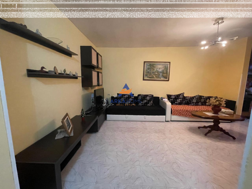 VENDESI APPARTAMENTO 2+1+BALCONE "VICINO ALL'ASILO 39, VIA DIBRA" 139200 EURO