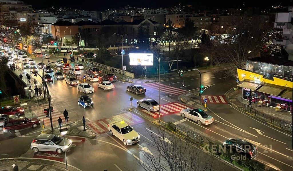 VENDESI COMMERCIALE IN VENDITA 70M2 "VICINO AL KESH VASIL SHANTO" 200.000 EURO