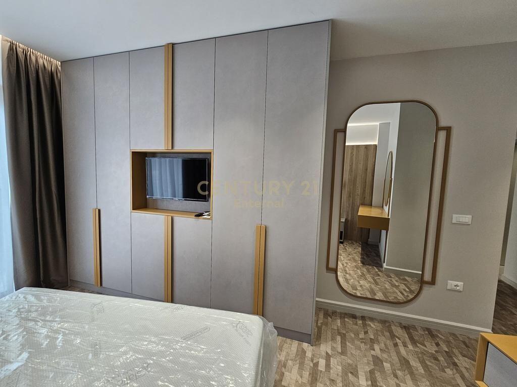 Shitet apartament luksoz 2+1+2 me post parkimi në Rezidencën prestigjioze Lake View, përballë Liqenit Artificial të Tiranës