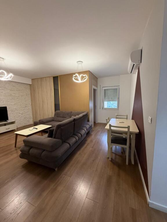 Appartamento 2+1 in vendita, nella zona di Shkoze vicino a Elite Palace.