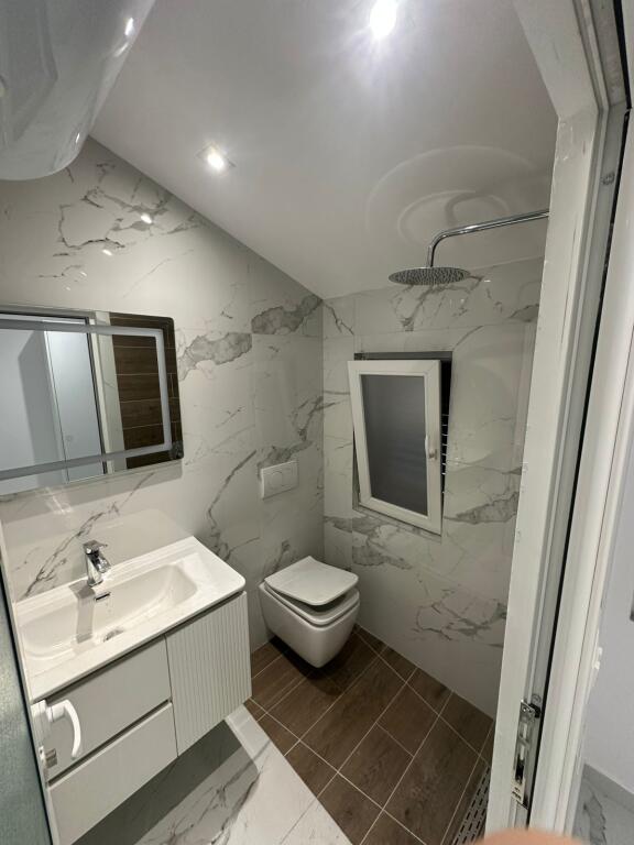 🏡 Jepet me Qira Apartament 1+1 📍 Vendndodhja: Mbikalimi i Komunës së Parisit    