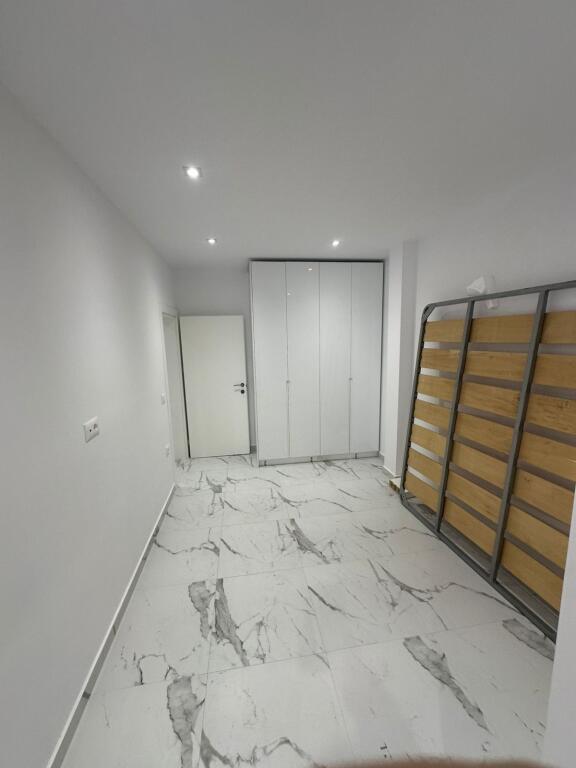 🏡 Jepet me Qira Apartament 1+1 📍 Vendndodhja: Mbikalimi i Komunës së Parisit    