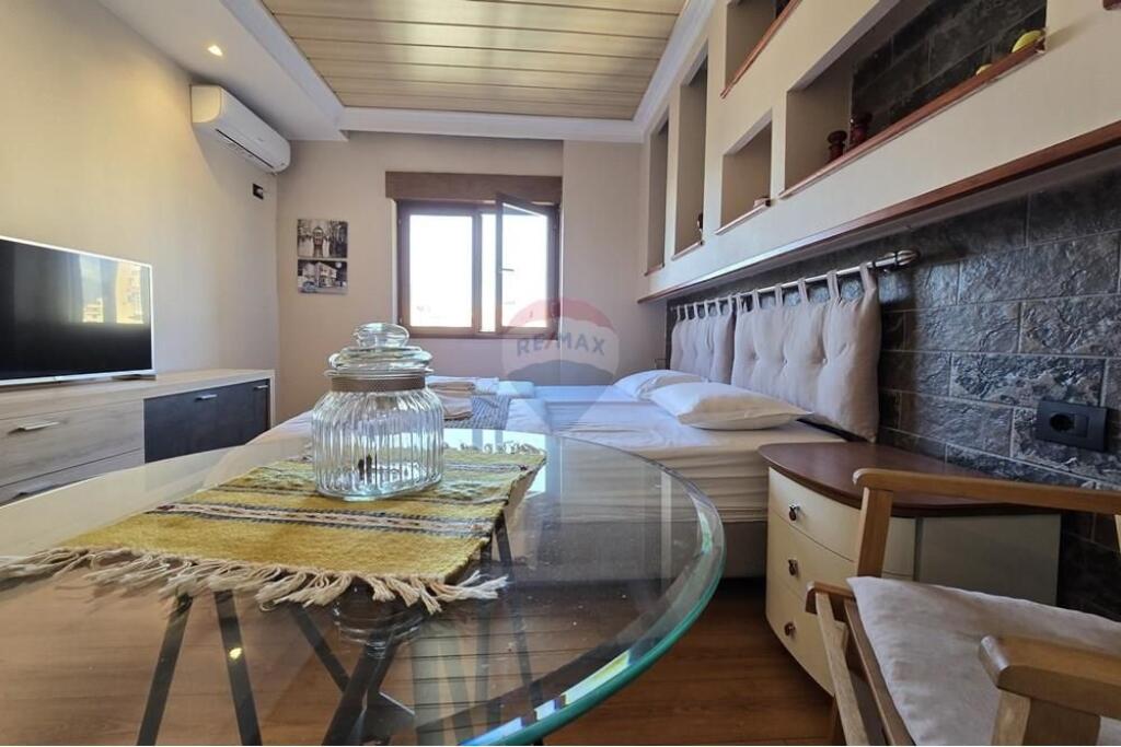 Apartment 1+1 and Gazoniere for sale, Center, 9-storey!