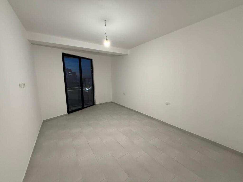 Locale per uffici in affitto presso Golden Tower Residence, Mine Peza.
