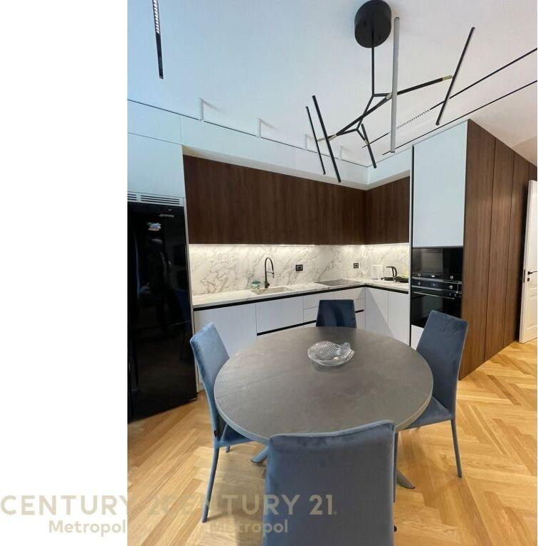 JEPET ME QIRA APARTAMENT 2+1+2+ POST PARKIMI, LIQENI I THATË! 1,500 € /Muaj Sip. Totale  104m2