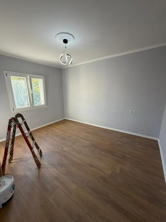 Apartment 1+1, Opposite Harry Fultz!
