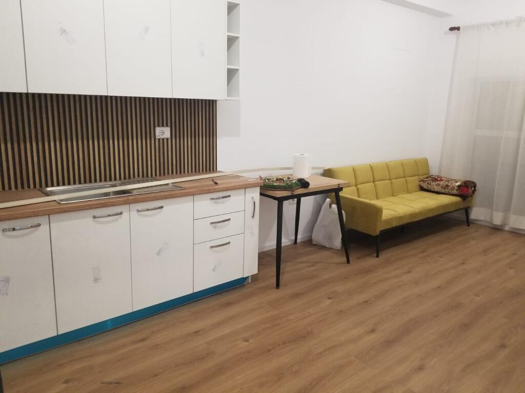 Rent, Apartment 1+1  📍Mangalem Complex  Price 40,000 lek per month 3rd floor with elevator