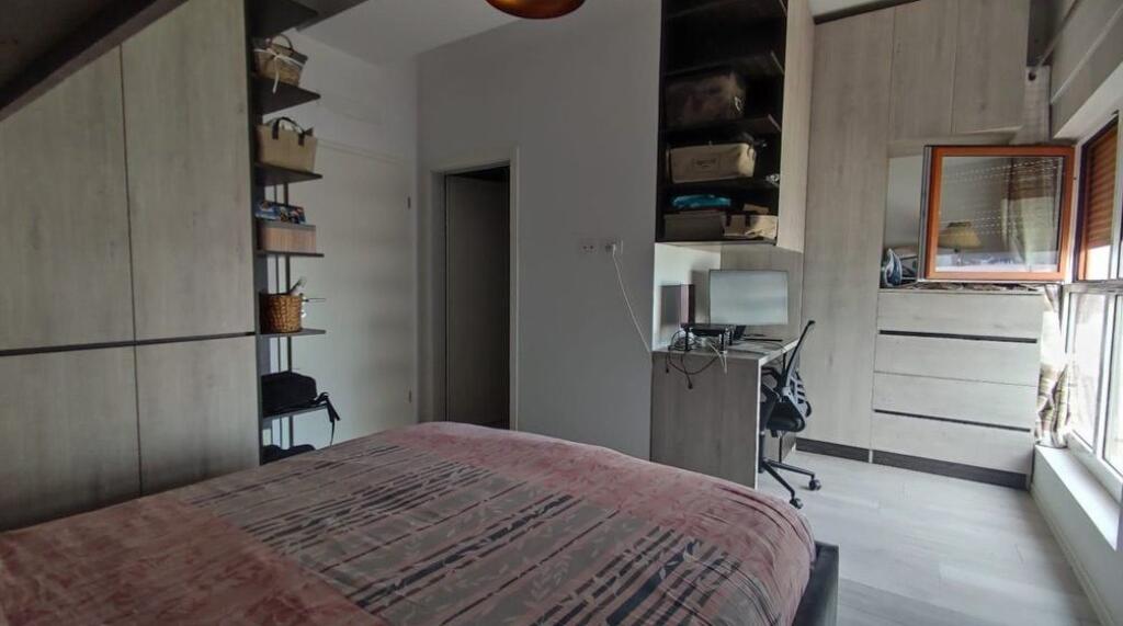 Apartament 2+1 me post parkimi në shitje në Ali Demi-Mangalem