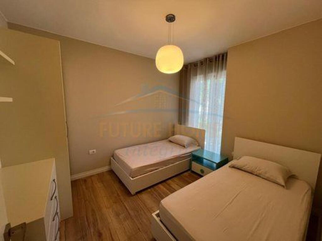 Shitet, Vilë 2 Katëshe, Rezidenca Lura 3, Gjiri i Lalëzit.