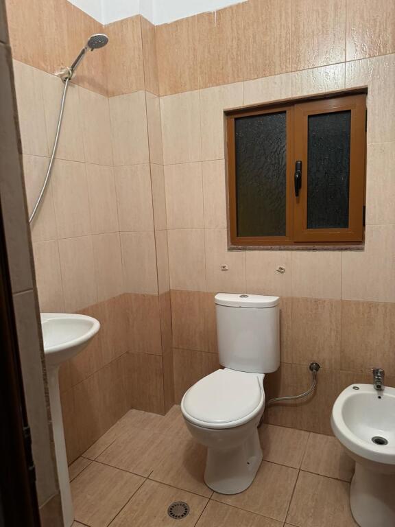 📌Jepet apartament 1+1 me qira 📍 afer shkolles Besnik Sykja !