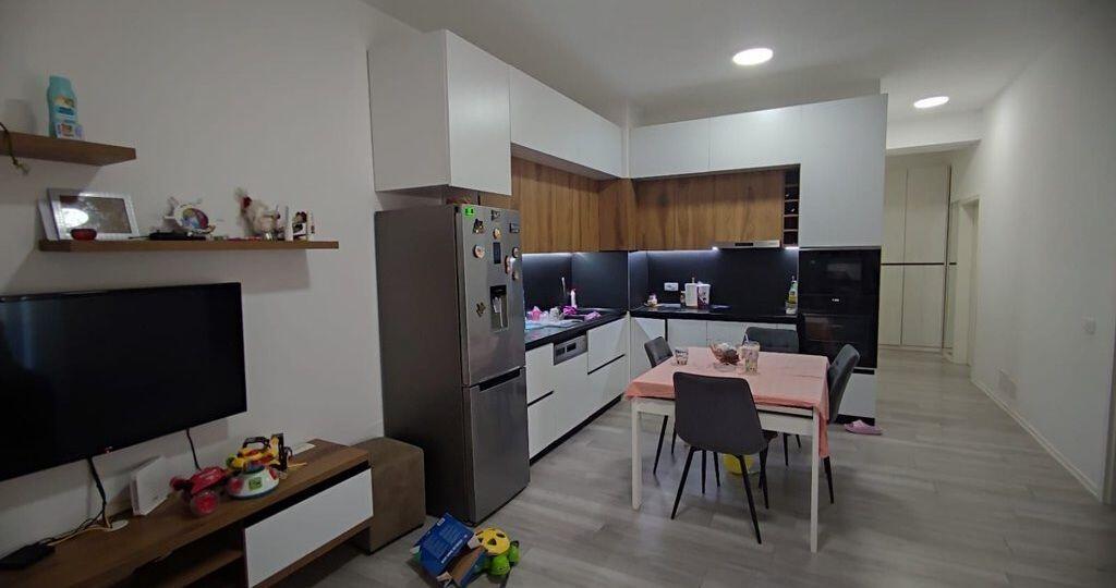Apartament 2+1 me post parkimi në shitje në Ali Demi-Mangalem
