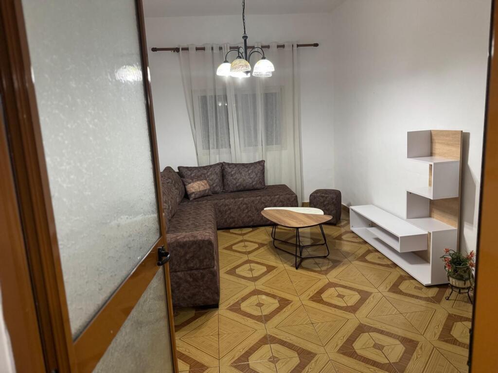 📌Jepet apartament 1+1 me qira 📍 afer shkolles Besnik Sykja !