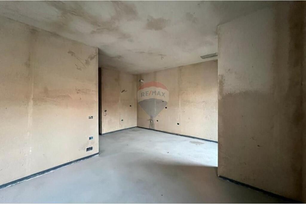 Apartament 2+1 prane Kryegjyshates rr.Ali Demi!