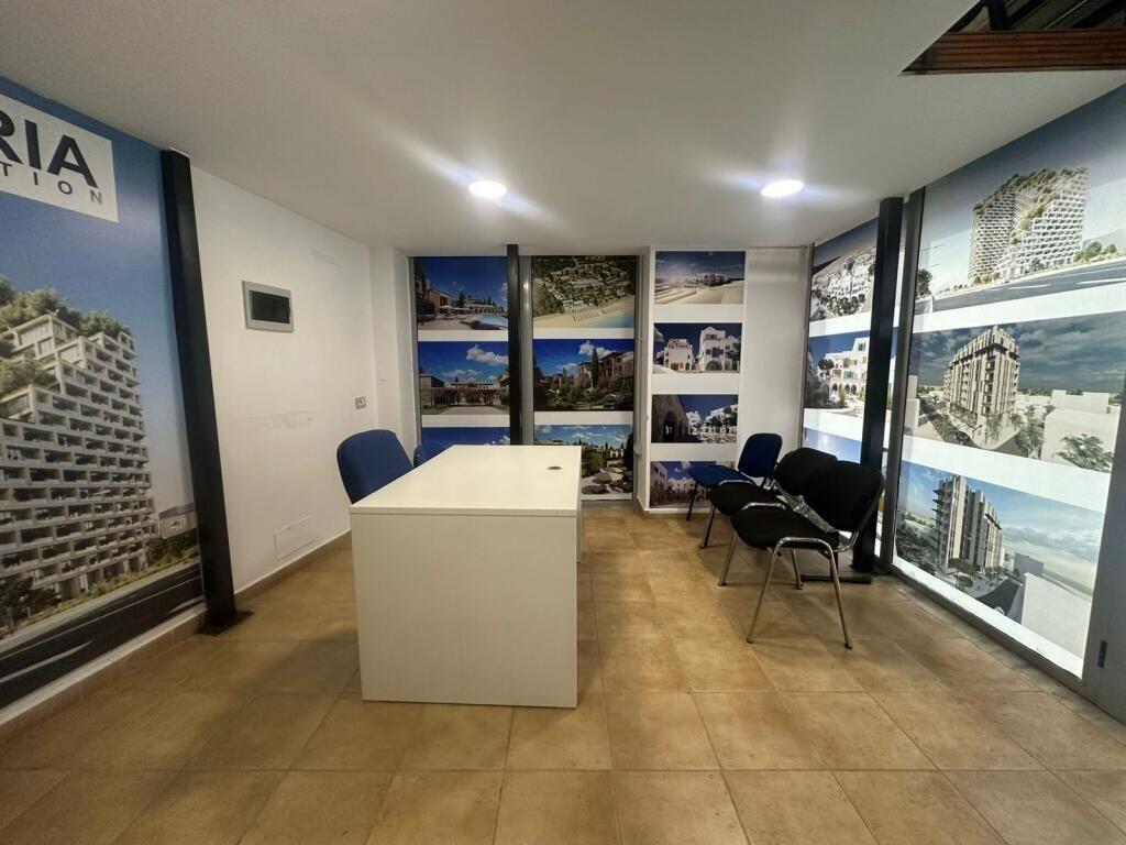 Ambien Ufficio Duplex in Affitto presso Dispanceria