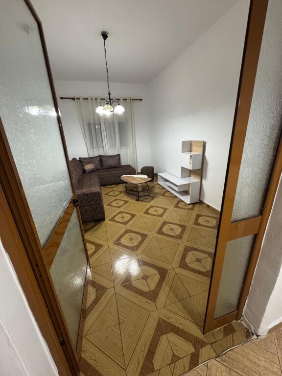 📌Jepet apartament 1+1 me qira 📍 afer shkolles Besnik Sykja !