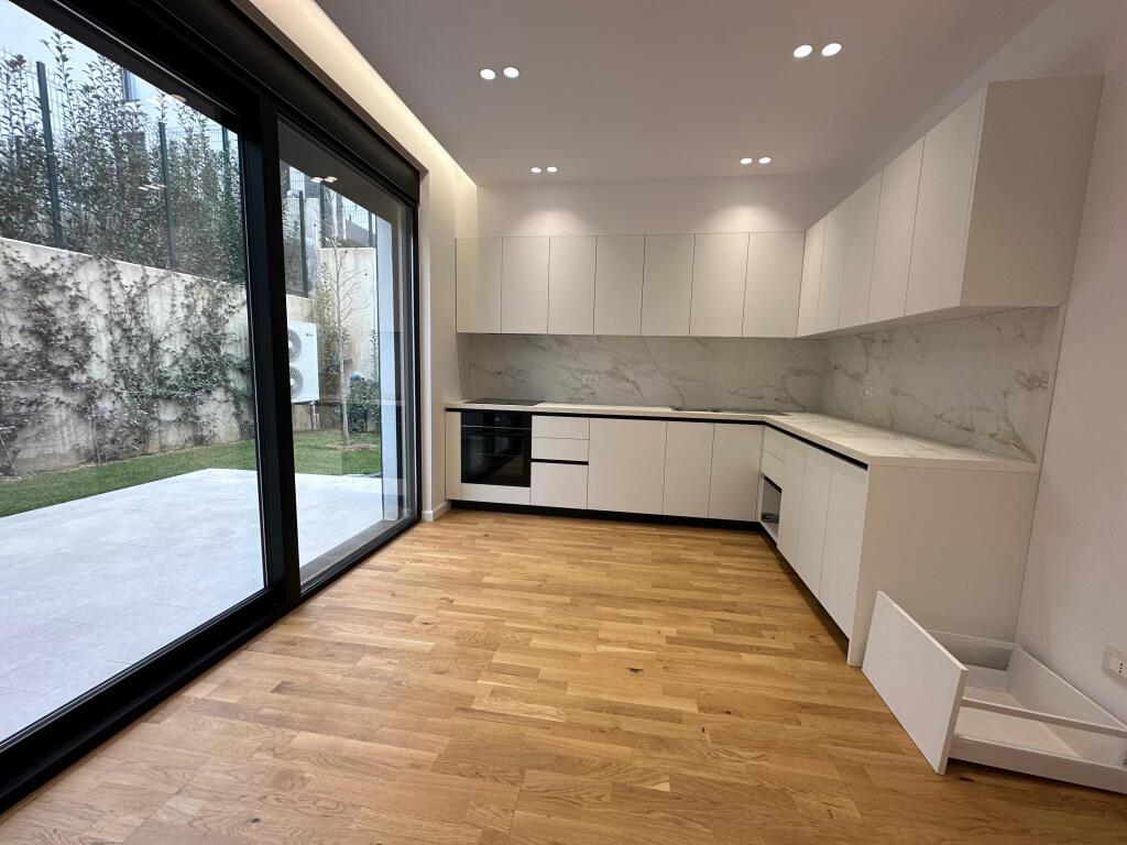 VILLA RESIDENZIALE SU 3 PIANI 4+1 IN AFFITTO | ZONA TEG