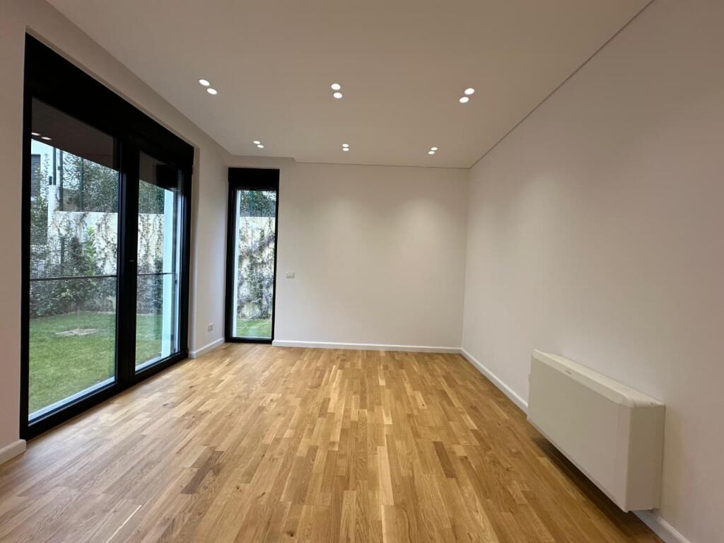 VILLA RESIDENZIALE SU 3 PIANI 4+1 IN AFFITTO | ZONA TEG
