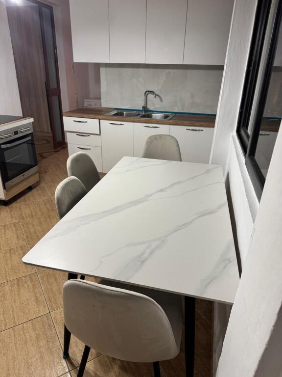 📌Jepet apartament 1+1 me qira 📍 afer shkolles Besnik Sykja !