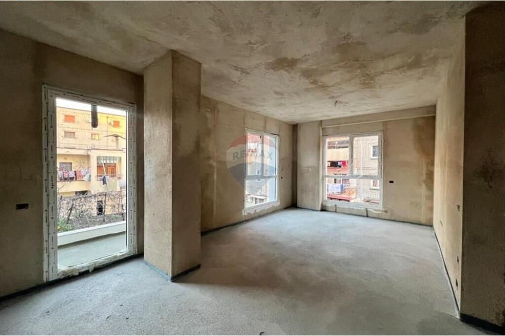 Apartament 2+1 prane Kryegjyshates rr.Ali Demi!
