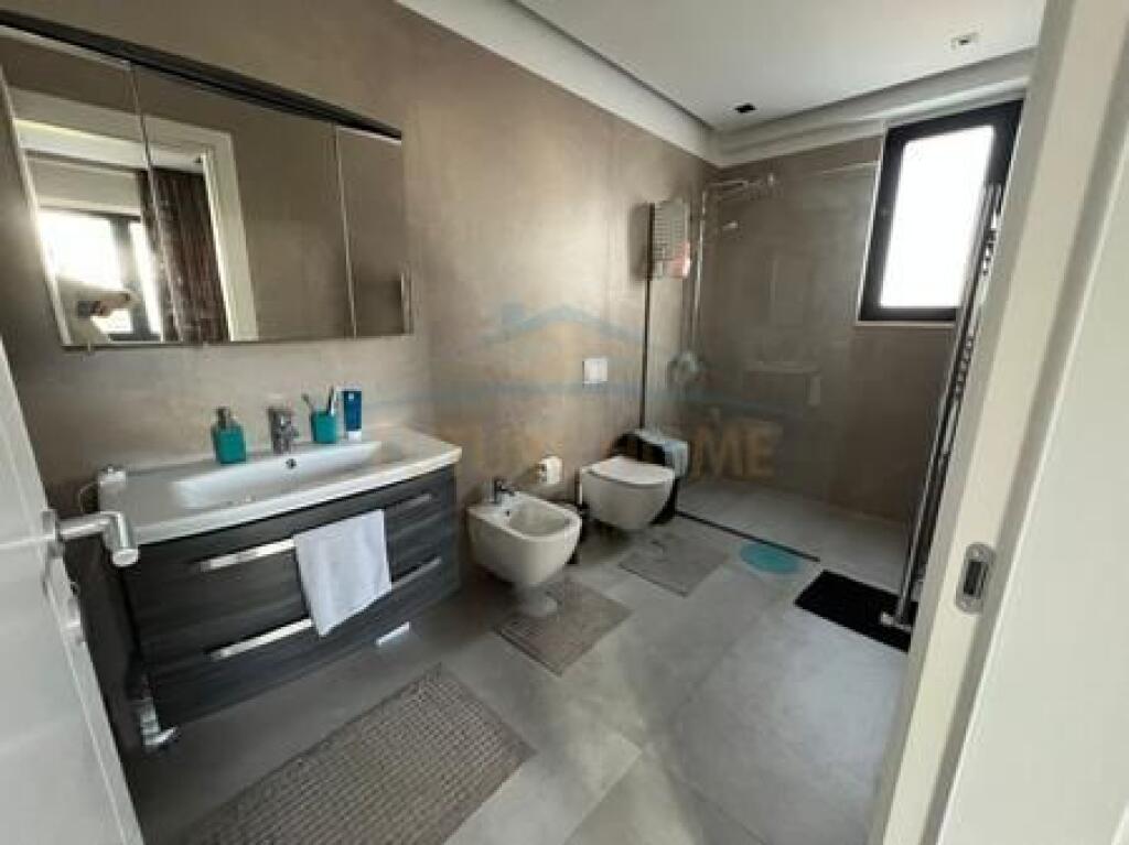 Shitet, Vilë individuale San Pietro Residence, Gjiri I Lalëzit.