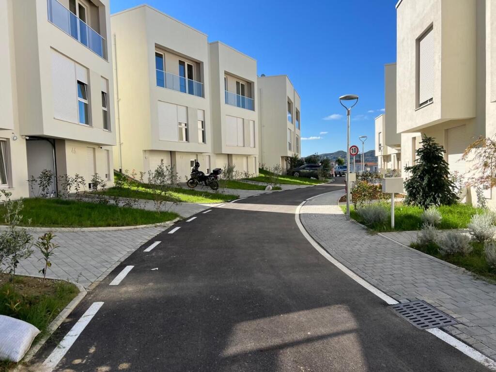 Villa su tre piani in vendita - Residenza ABA – Lago di Farka