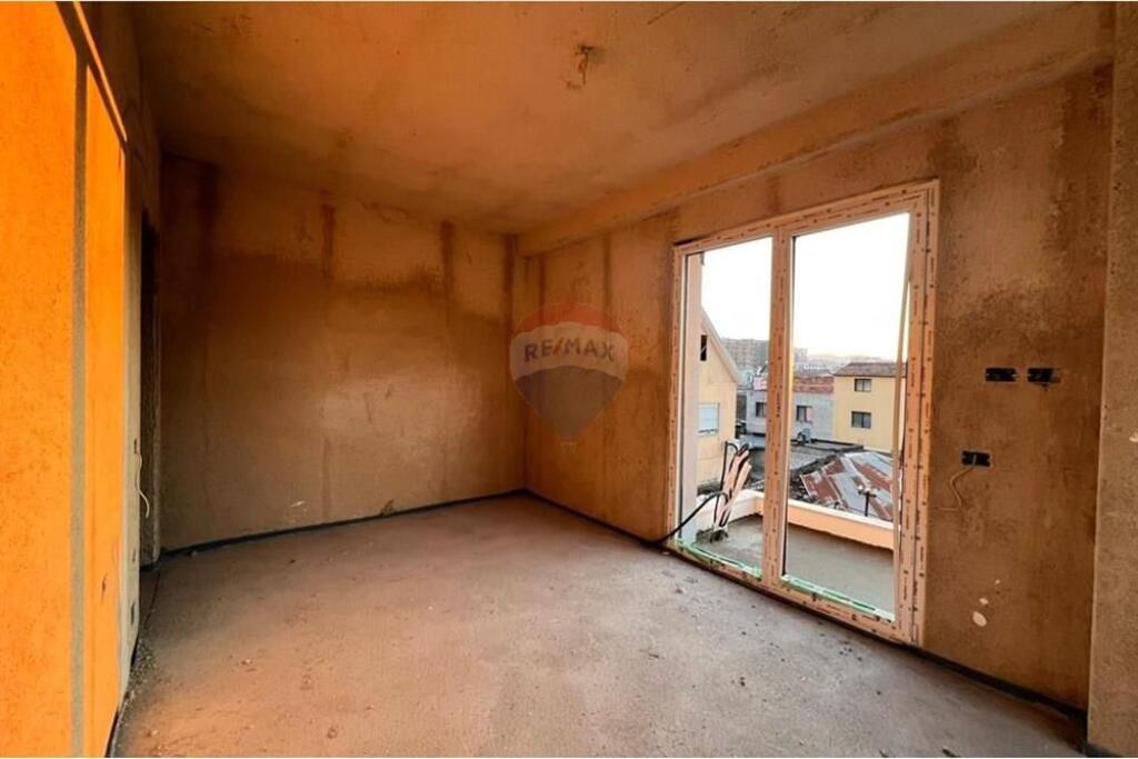 Apartament 2+1 prane Kryegjyshates rr.Ali Demi!