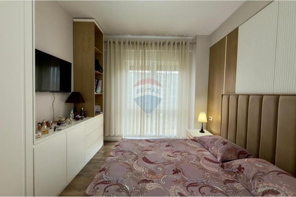For sale 2+1 apartment in the Xhamllik area