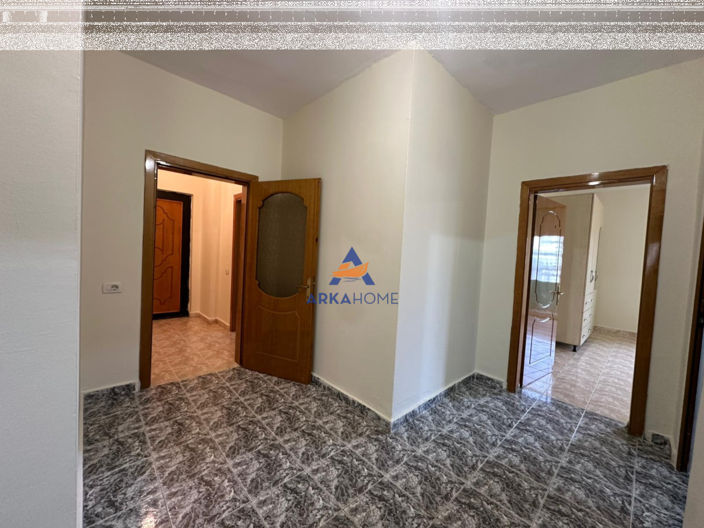 JEPET ME QERA APARTAMENT 3+1+BALLKON "KOMUNA PARISIT , KRISTAL CENTER " 700 EURO
