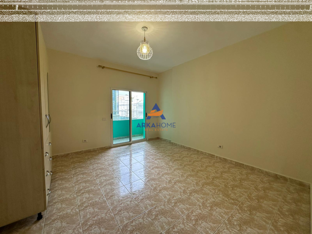 JEPET ME QERA APARTAMENT 3+1+BALLKON "KOMUNA PARISIT , KRISTAL CENTER " 700 EURO