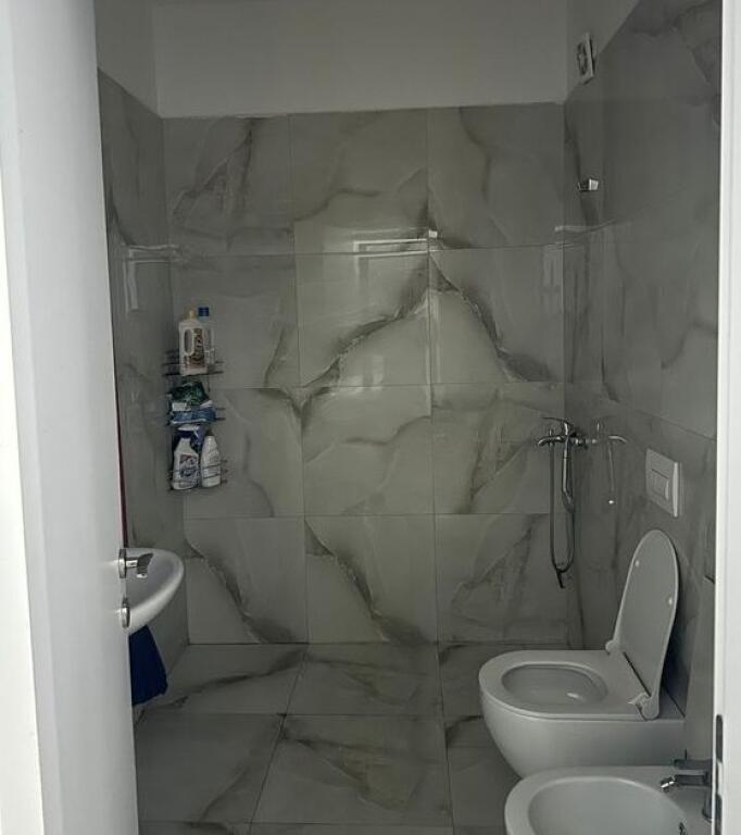 Jepet Apartament me qira 1+1 ne Yzberisht te Grand Galery