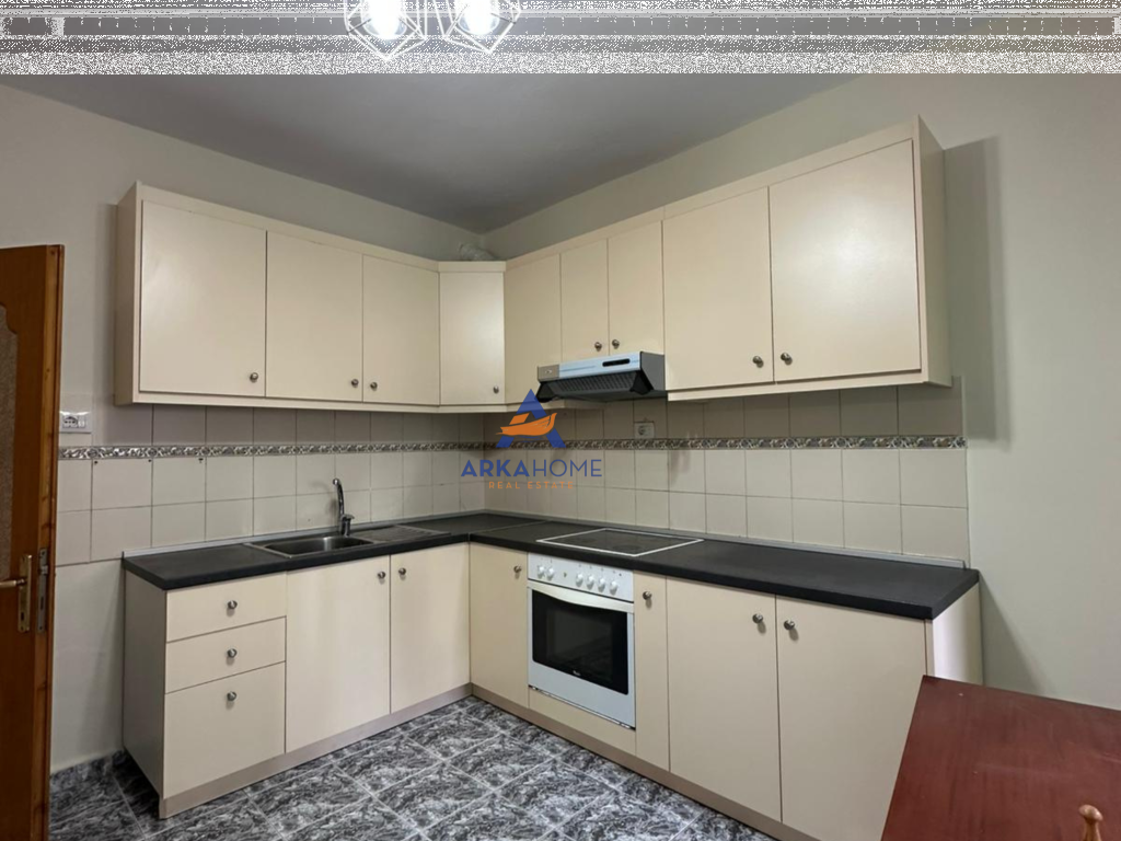 JEPET ME QERA APARTAMENT 3+1+BALLKON "KOMUNA PARISIT , KRISTAL CENTER " 700 EURO