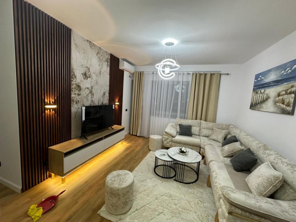 Apartment 2+1, Astir!