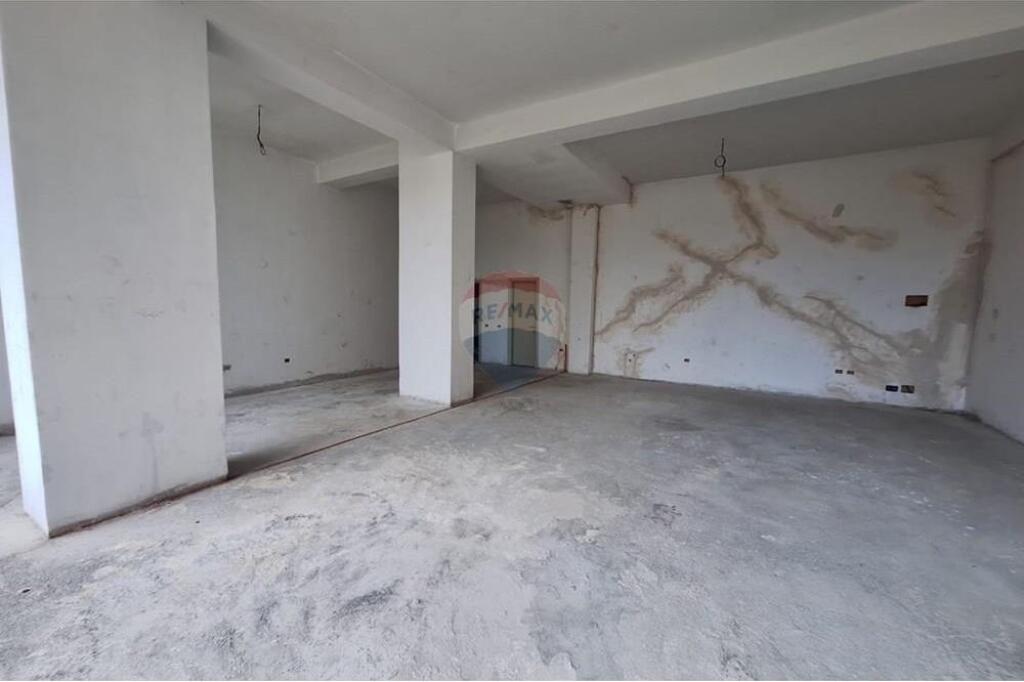 Negozio - In Vendita - KMY, Tirana(ID: 530411012-156)