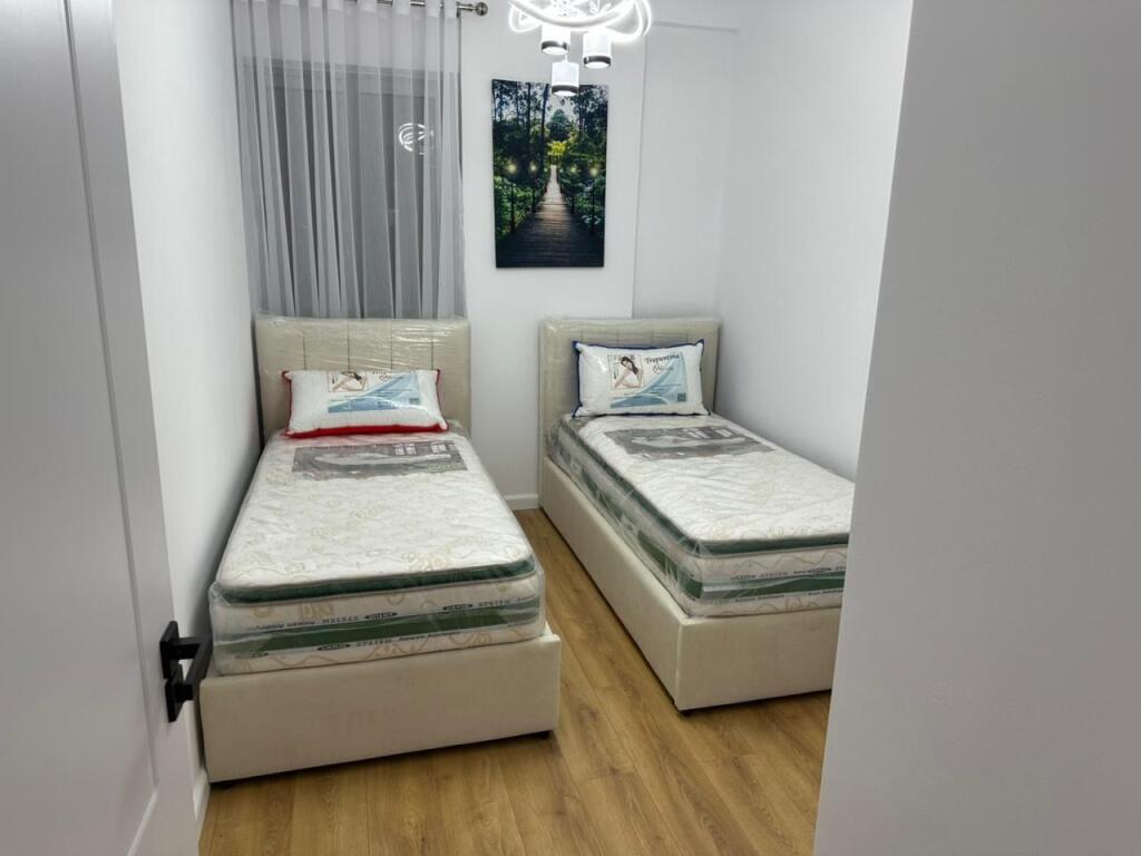 Apartment 2+1, Astir!